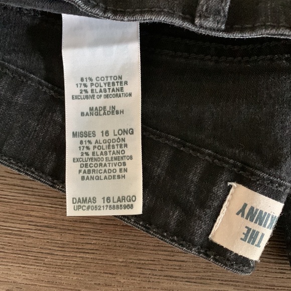 Signature Levi Strauss & Co. “The Skinny” Black Jeans - Picture 3 of 5